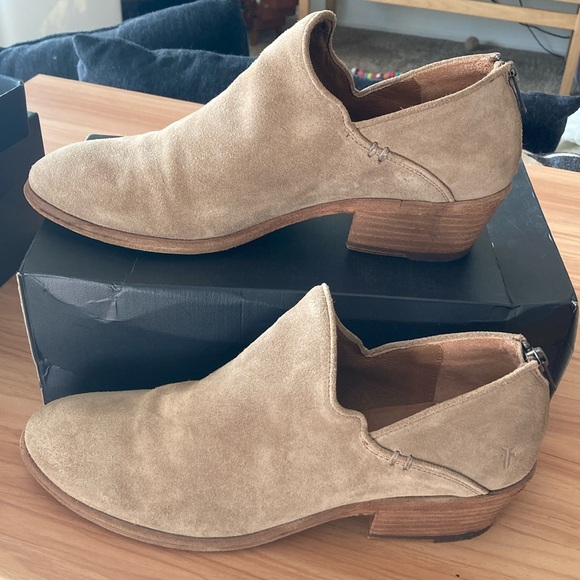 Frye Women's Carson Shootie Ankle Boot - Picture 1 of 3